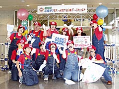 入り口の前で撮影